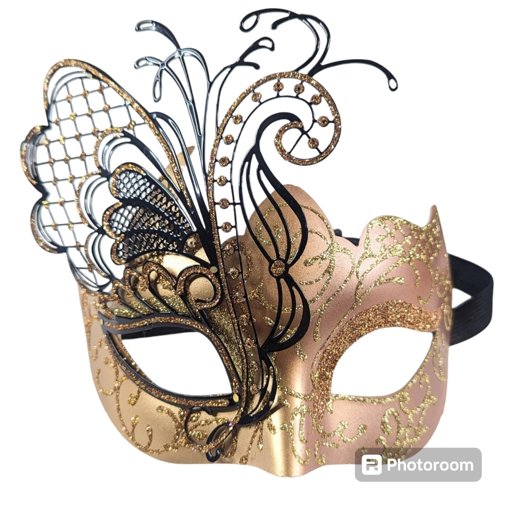Butterfly Masquerade Soirée Mask – Elegant Costume Party Accessory Gold